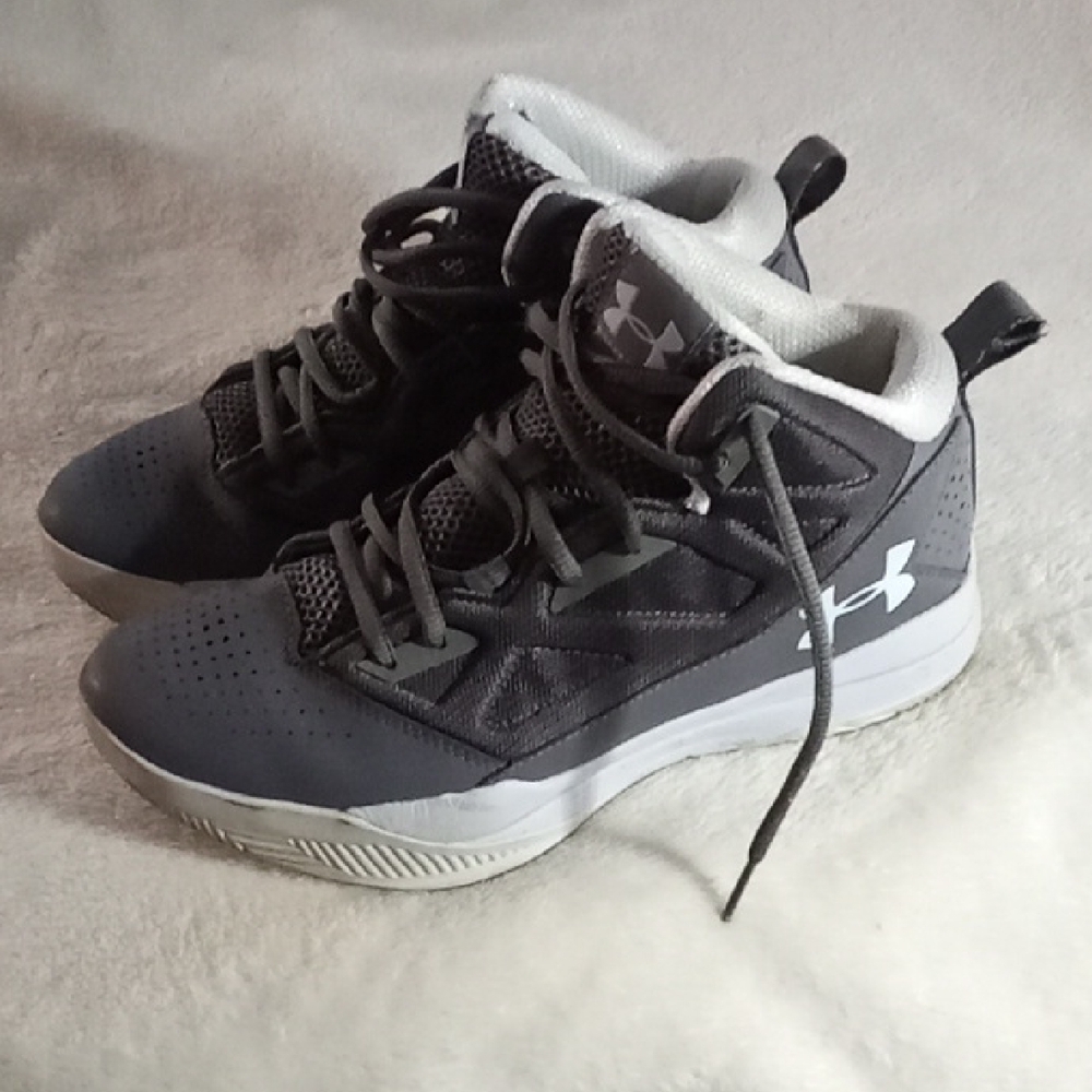 HURLEY UNDER ARMOUR GREY + WHITE HIGH TOPS! YOUTH SIZE 6.5